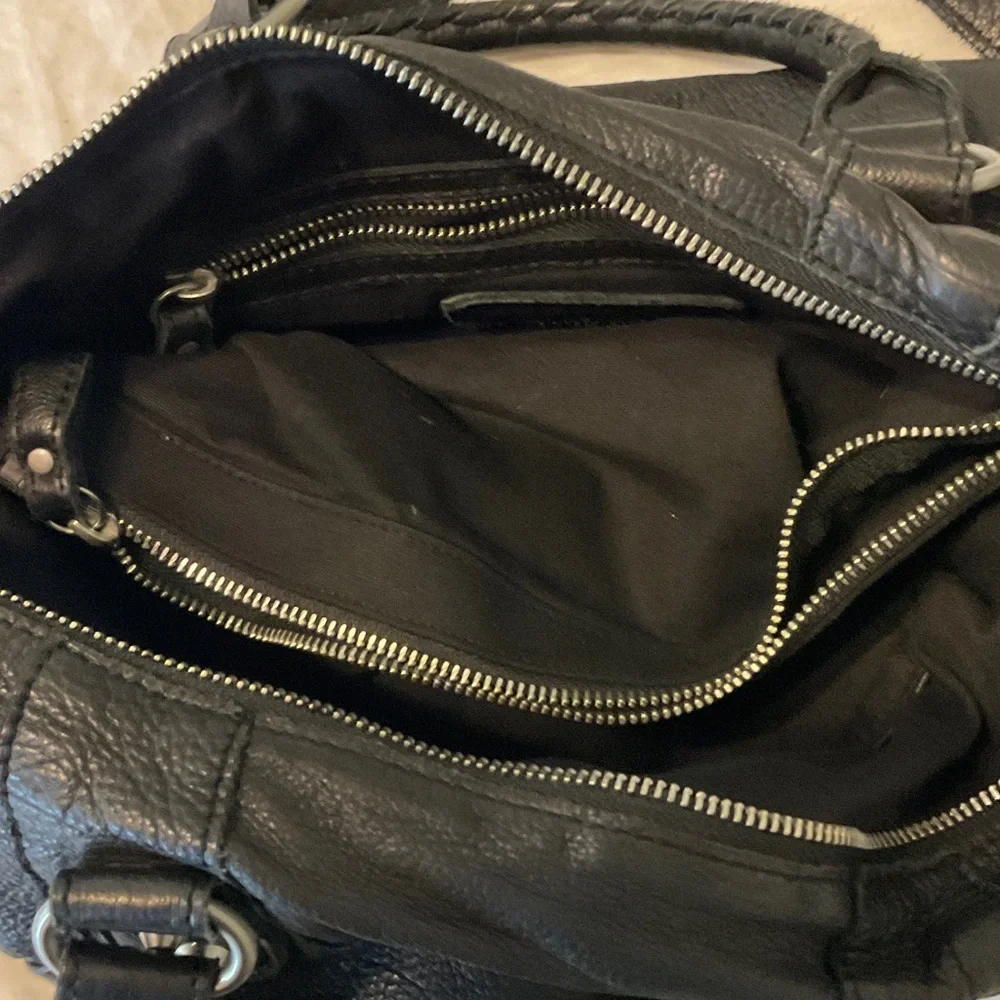 Liebeskind Black Leather Shoulder Bag - Picture 4 of 5